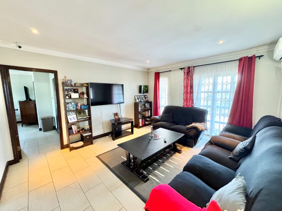 To Let 6 Bedroom Property for Rent in Somerset Park KwaZulu-Natal