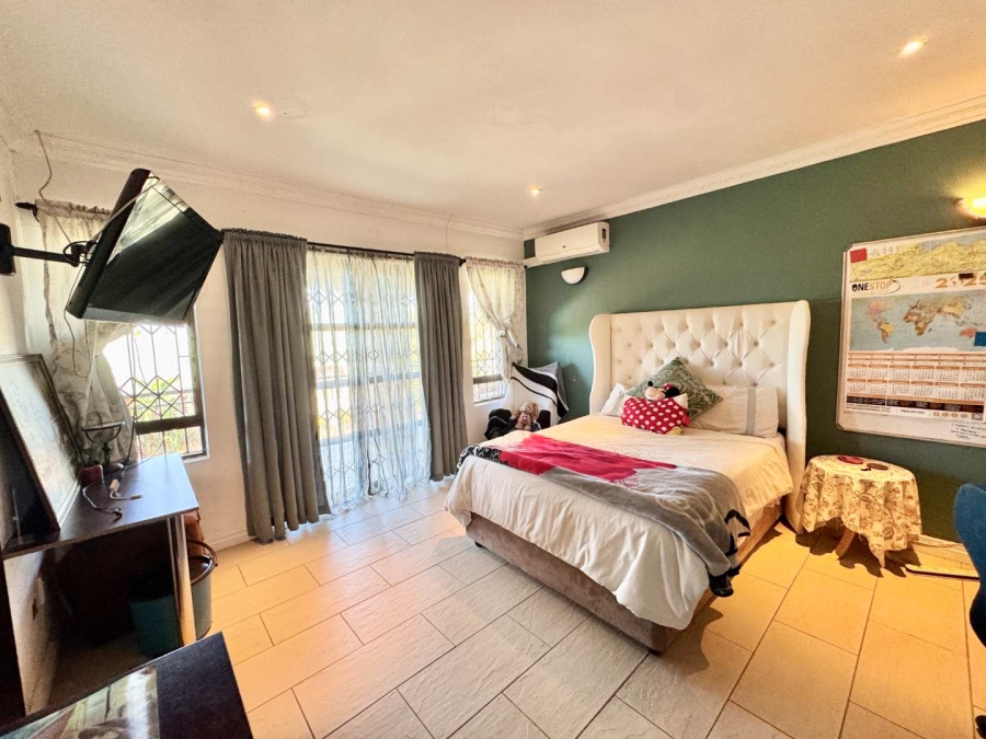 To Let 6 Bedroom Property for Rent in Somerset Park KwaZulu-Natal