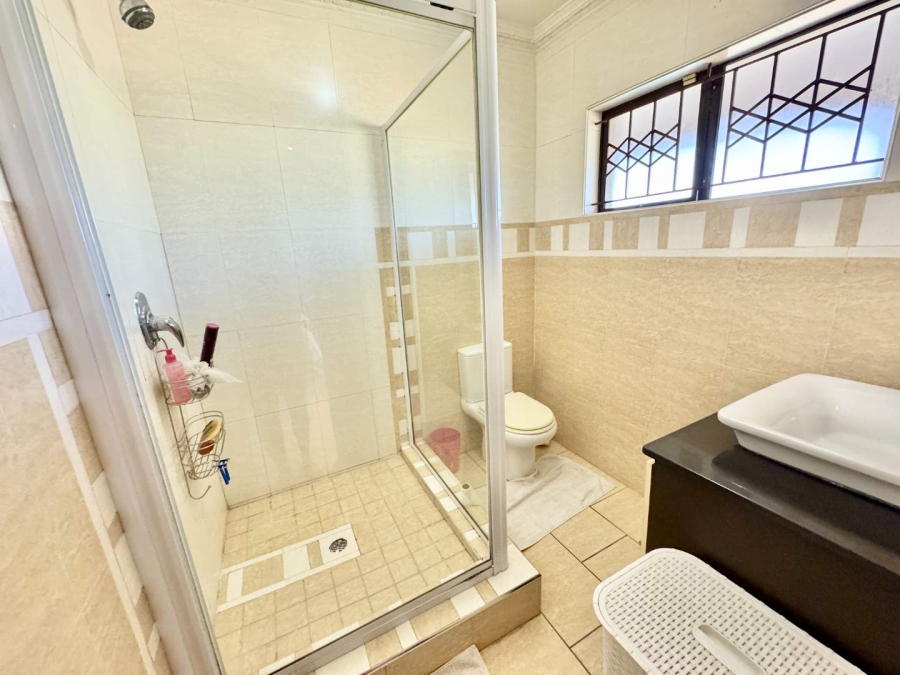 To Let 6 Bedroom Property for Rent in Somerset Park KwaZulu-Natal