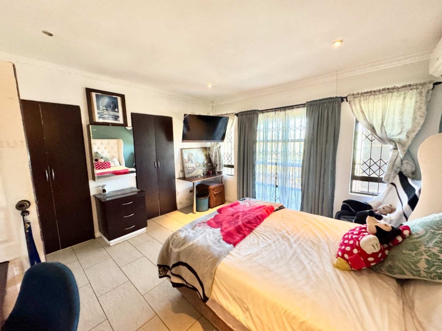 To Let 6 Bedroom Property for Rent in Somerset Park KwaZulu-Natal