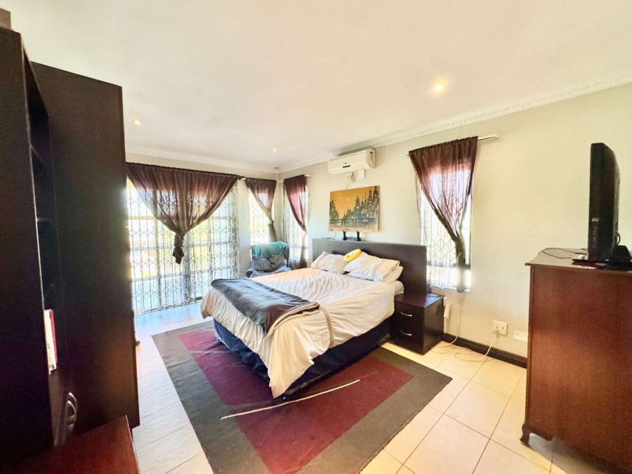 To Let 6 Bedroom Property for Rent in Somerset Park KwaZulu-Natal
