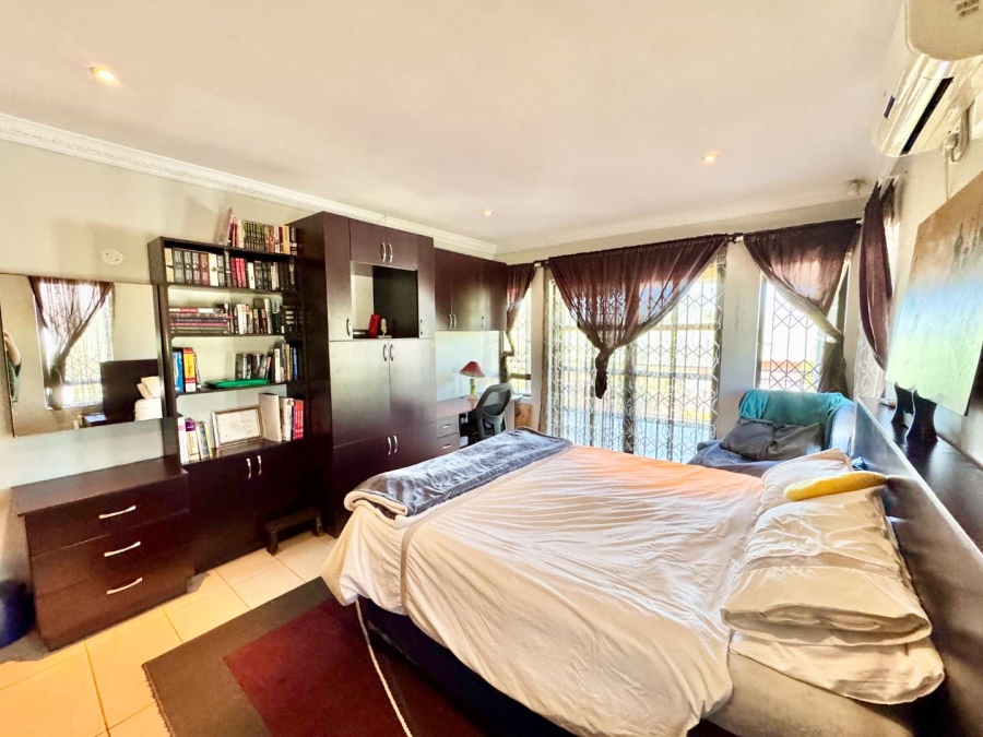 To Let 6 Bedroom Property for Rent in Somerset Park KwaZulu-Natal
