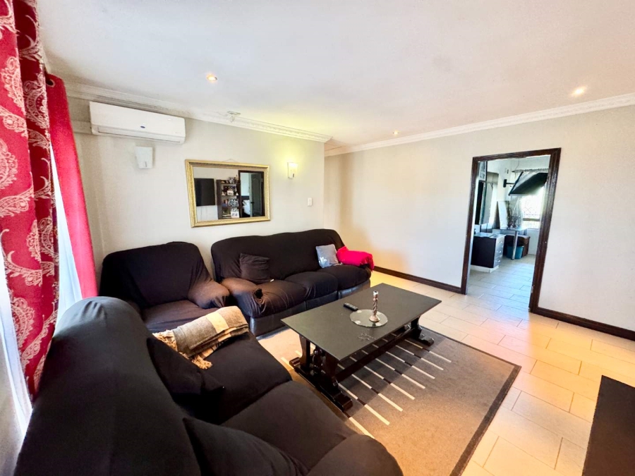 To Let 6 Bedroom Property for Rent in Somerset Park KwaZulu-Natal
