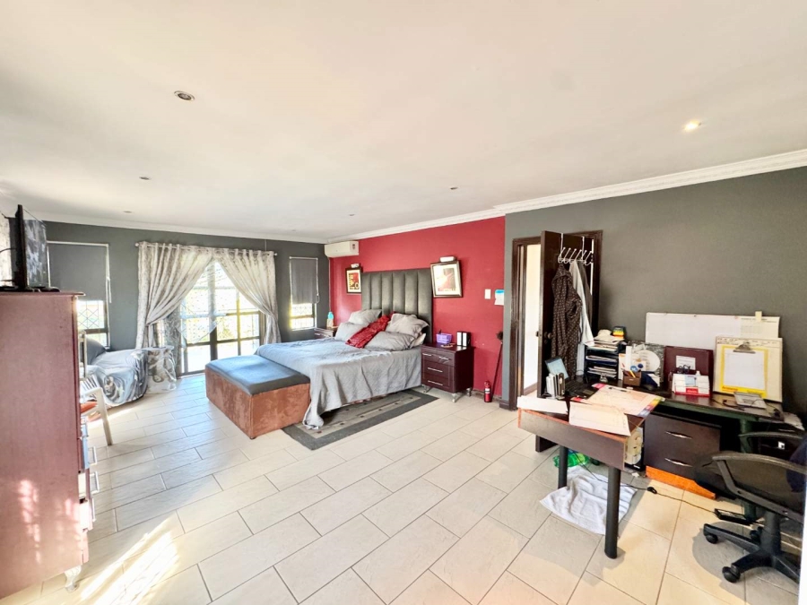 To Let 6 Bedroom Property for Rent in Somerset Park KwaZulu-Natal