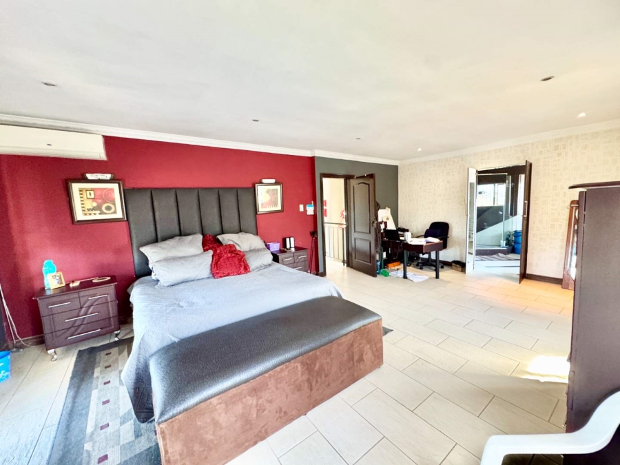 To Let 6 Bedroom Property for Rent in Somerset Park KwaZulu-Natal