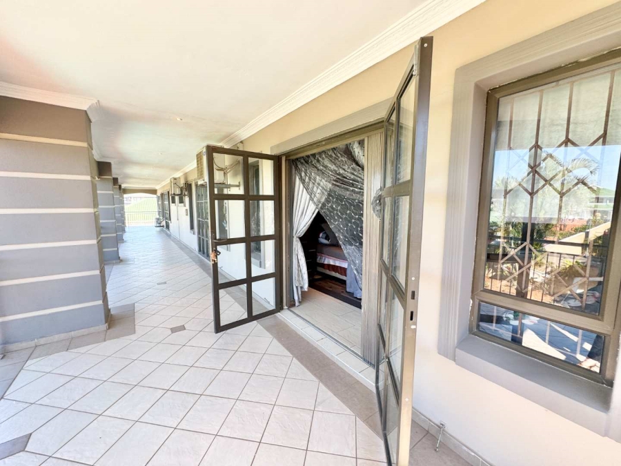 To Let 6 Bedroom Property for Rent in Somerset Park KwaZulu-Natal