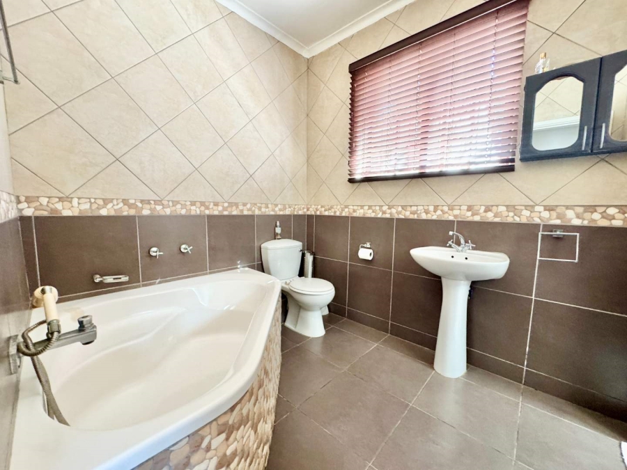 4 Bedroom Property for Sale in Umhlanga KwaZulu-Natal