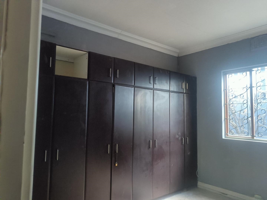 To Let commercial Property for Rent in Essenwood KwaZulu-Natal