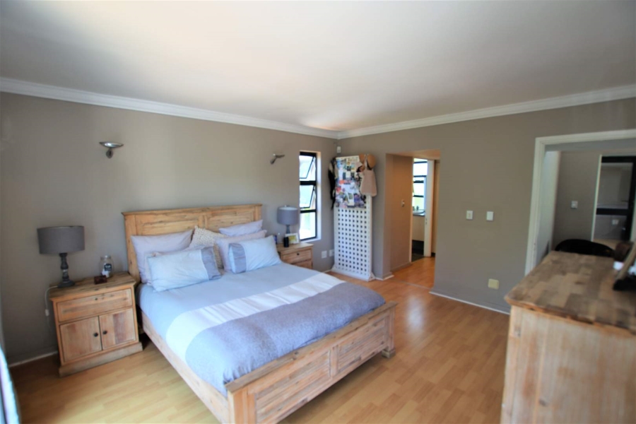 To Let 5 Bedroom Property for Rent in Umhlanga KwaZulu-Natal