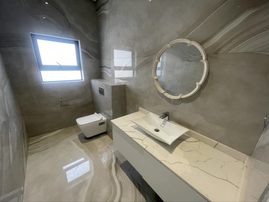 5 Bedroom Property for Sale in Izinga Ridge KwaZulu-Natal