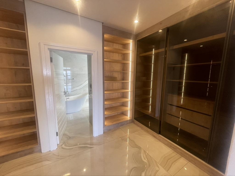 5 Bedroom Property for Sale in Izinga Ridge KwaZulu-Natal
