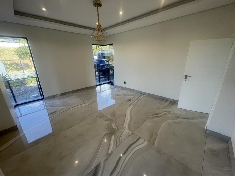 5 Bedroom Property for Sale in Izinga Ridge KwaZulu-Natal