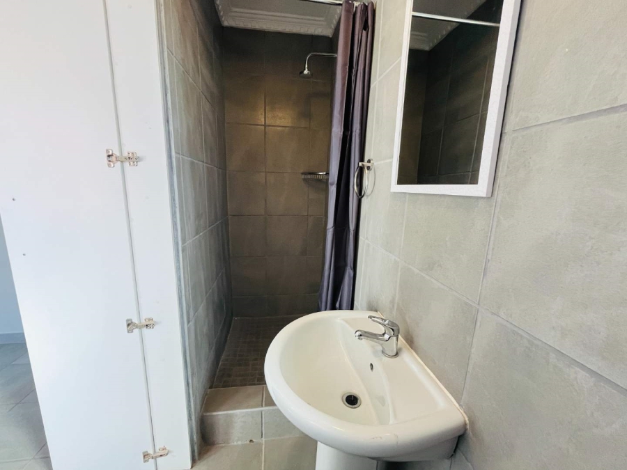 To Let 1 Bedroom Property for Rent in Durban North KwaZulu-Natal