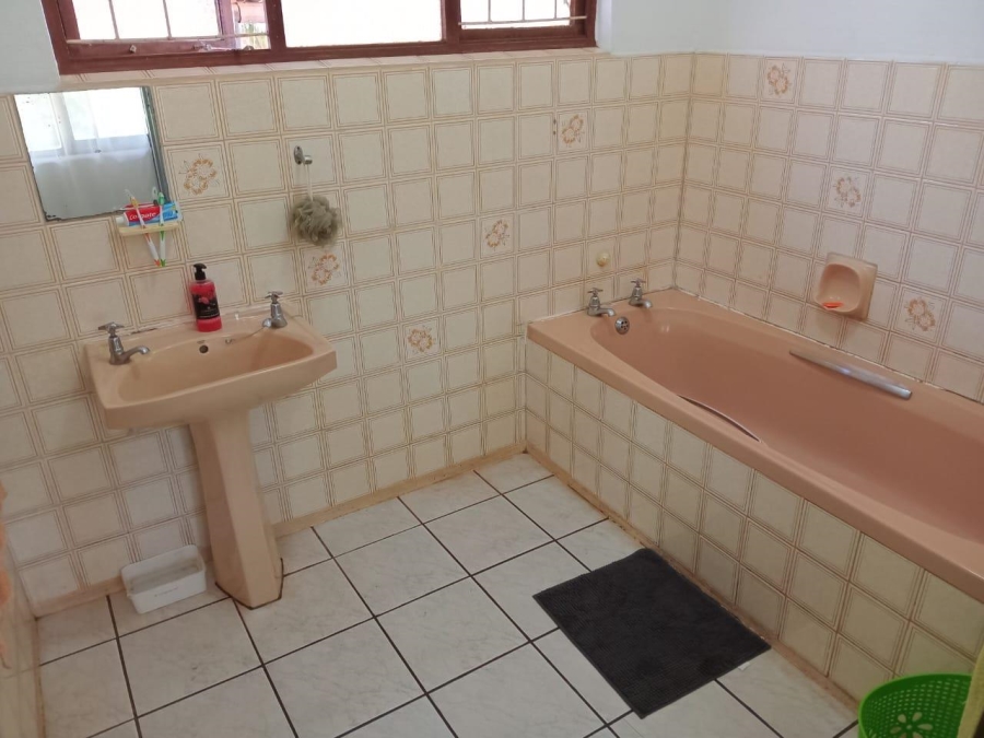 6 Bedroom Property for Sale in Nyala Park KwaZulu-Natal
