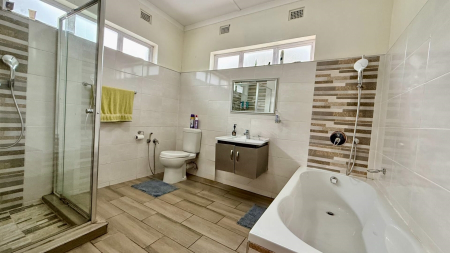 5 Bedroom Property for Sale in Clarendon KwaZulu-Natal
