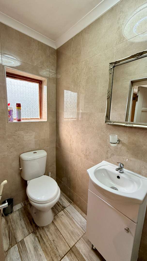 5 Bedroom Property for Sale in Clarendon KwaZulu-Natal