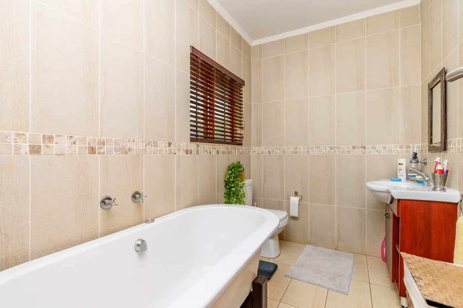 5 Bedroom Property for Sale in Herrwood Park KwaZulu-Natal