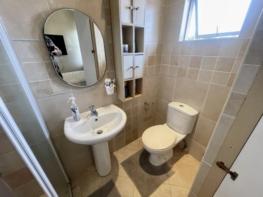 To Let 4 Bedroom Property for Rent in Izinga Ridge KwaZulu-Natal