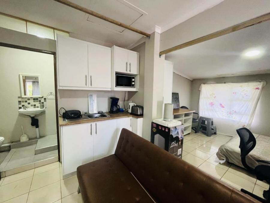 To Let 1 Bedroom Property for Rent in Durban North KwaZulu-Natal