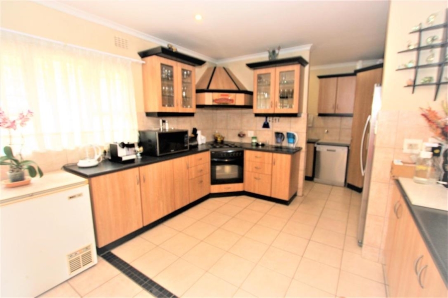 To Let 4 Bedroom Property for Rent in La Lucia KwaZulu-Natal
