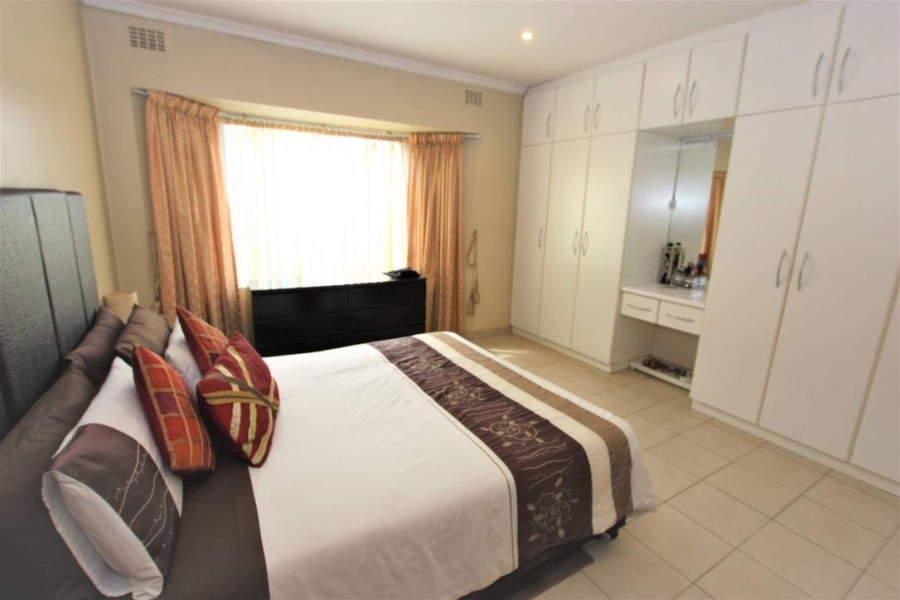 To Let 4 Bedroom Property for Rent in La Lucia KwaZulu-Natal
