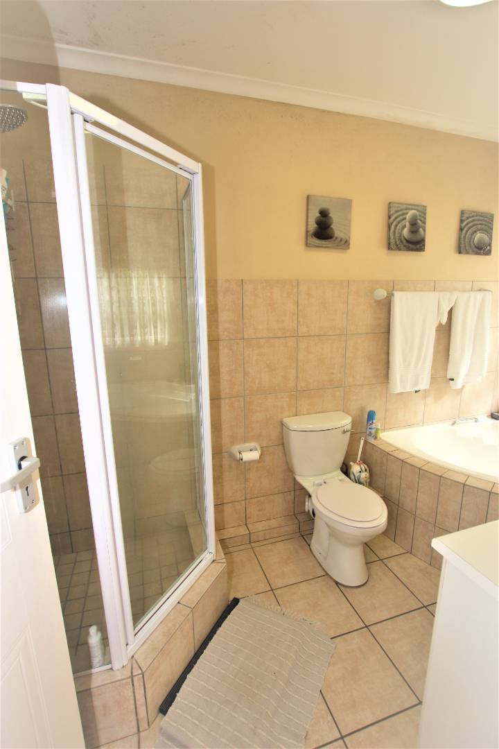 To Let 4 Bedroom Property for Rent in La Lucia KwaZulu-Natal