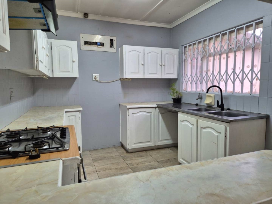 4 Bedroom Property for Sale in Amanzimtoti KwaZulu-Natal