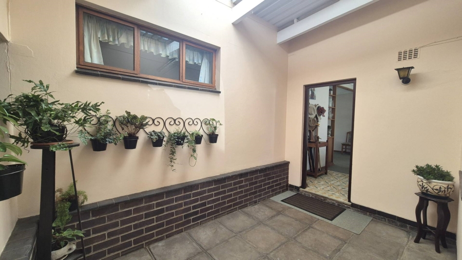 5 Bedroom Property for Sale in Athlone KwaZulu-Natal