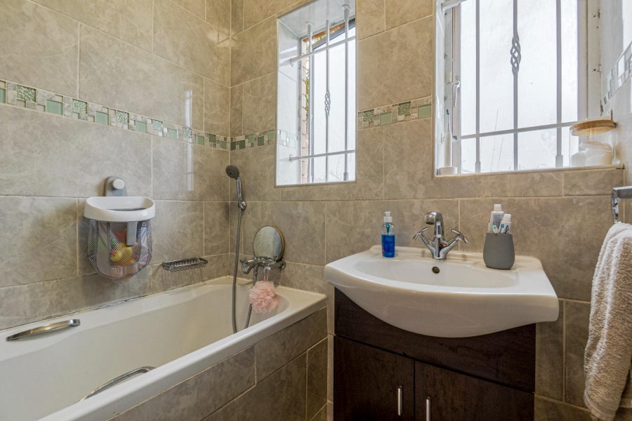 2 Bedroom Property for Sale in Amanzimtoti KwaZulu-Natal