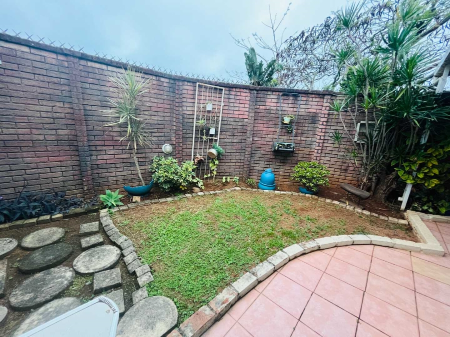To Let 2 Bedroom Property for Rent in Glen Anil KwaZulu-Natal