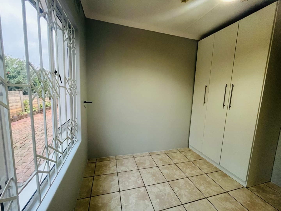 To Let 2 Bedroom Property for Rent in Glen Anil KwaZulu-Natal