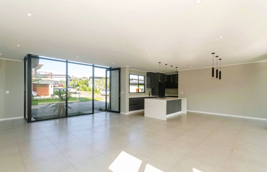 To Let 5 Bedroom Property for Rent in Palm Lakes Estate KwaZulu-Natal