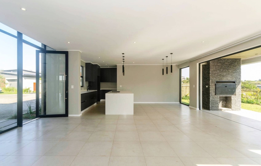 To Let 5 Bedroom Property for Rent in Palm Lakes Estate KwaZulu-Natal