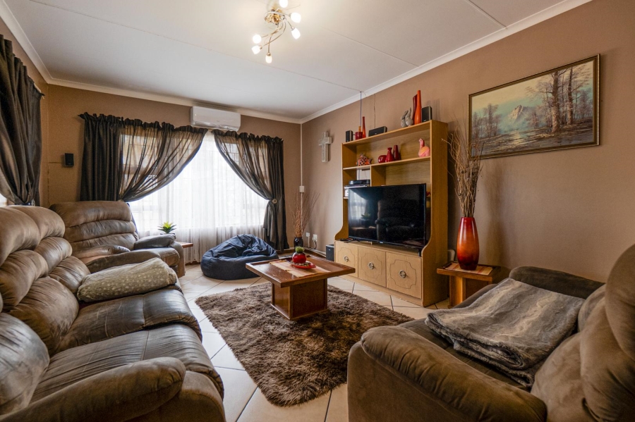 4 Bedroom Property for Sale in Amanzimtoti KwaZulu-Natal