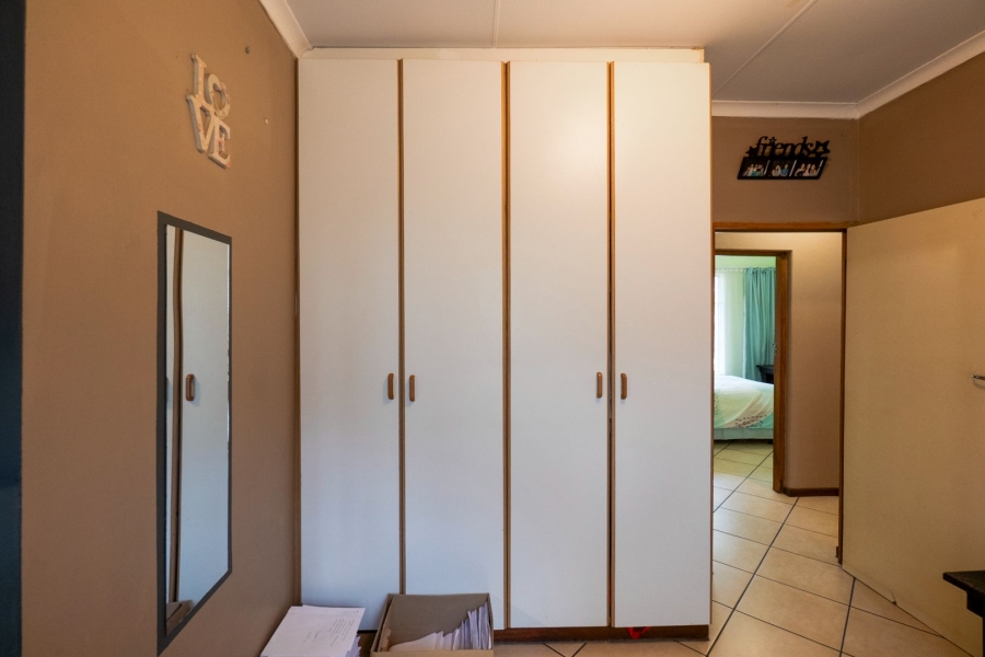 4 Bedroom Property for Sale in Amanzimtoti KwaZulu-Natal