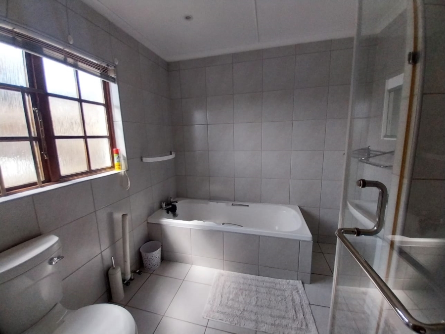To Let 3 Bedroom Property for Rent in Sunningdale KwaZulu-Natal
