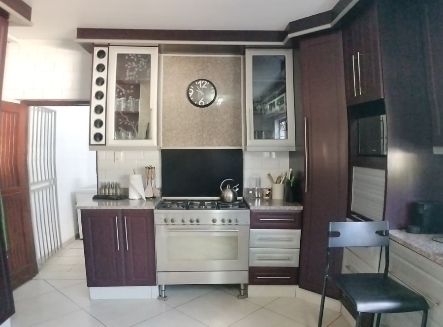 5 Bedroom Property for Sale in Meer En See KwaZulu-Natal