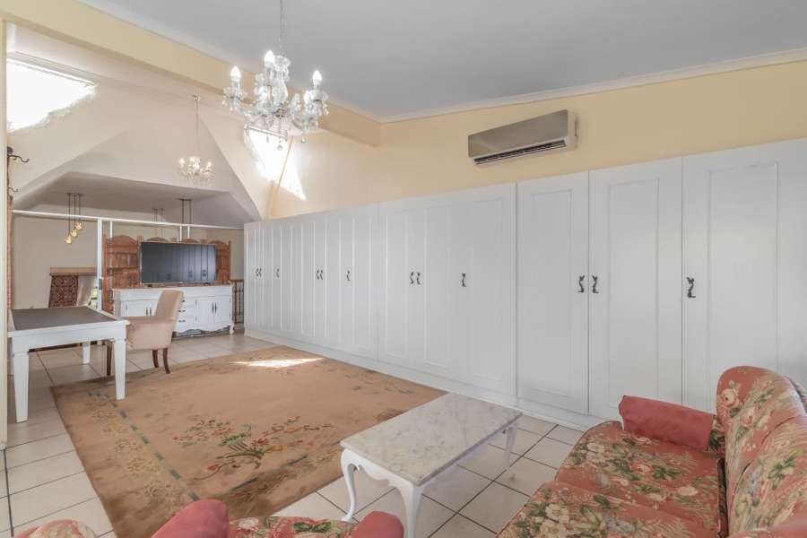5 Bedroom Property for Sale in Amanzimtoti KwaZulu-Natal