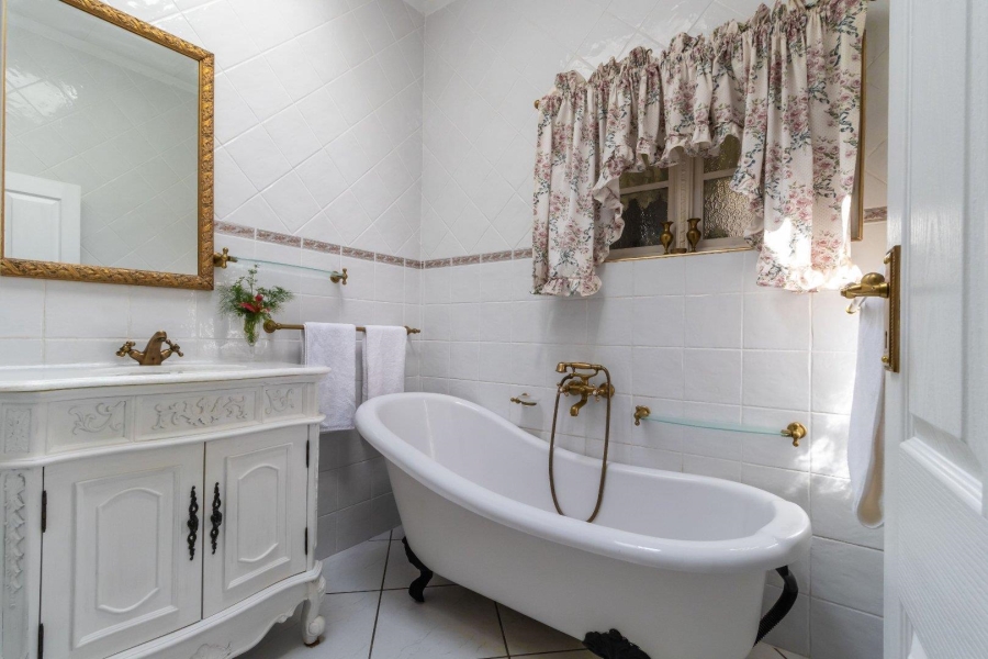 5 Bedroom Property for Sale in Amanzimtoti KwaZulu-Natal