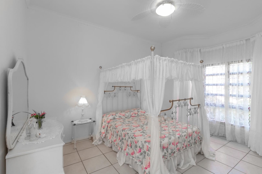 5 Bedroom Property for Sale in Amanzimtoti KwaZulu-Natal