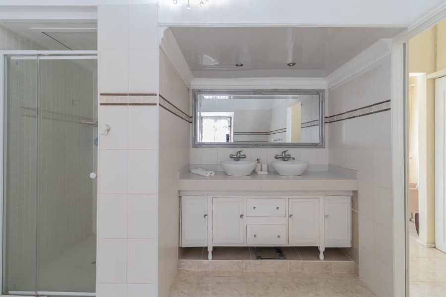 5 Bedroom Property for Sale in Amanzimtoti KwaZulu-Natal