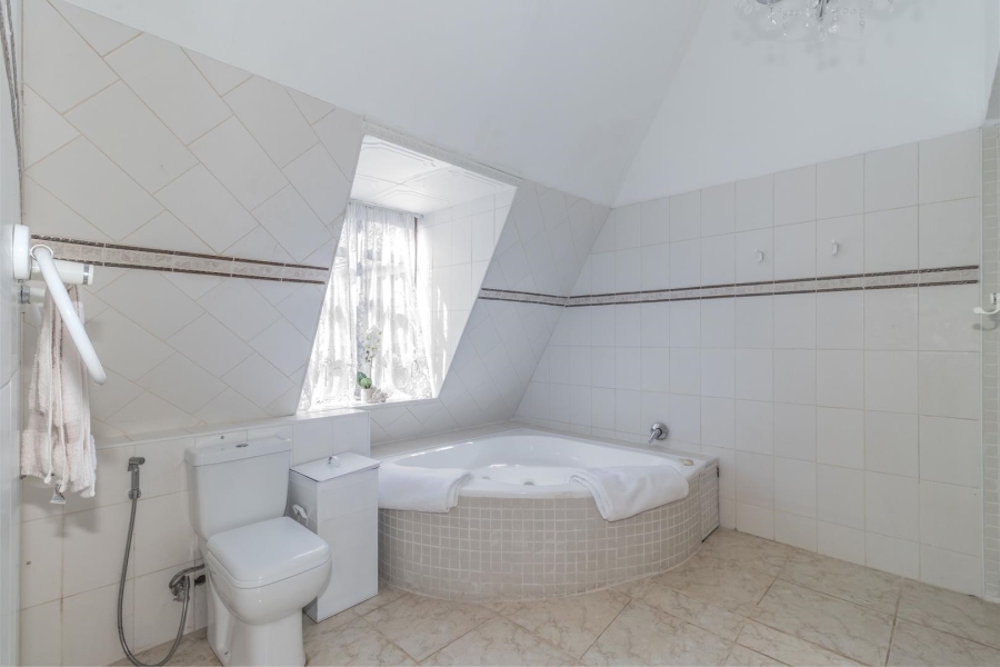 5 Bedroom Property for Sale in Amanzimtoti KwaZulu-Natal