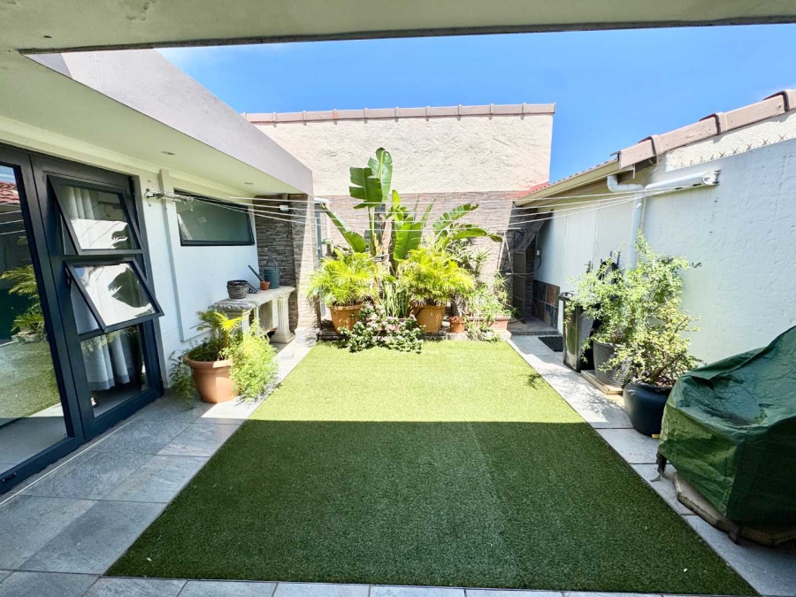 To Let 4 Bedroom Property for Rent in Umhlanga KwaZulu-Natal