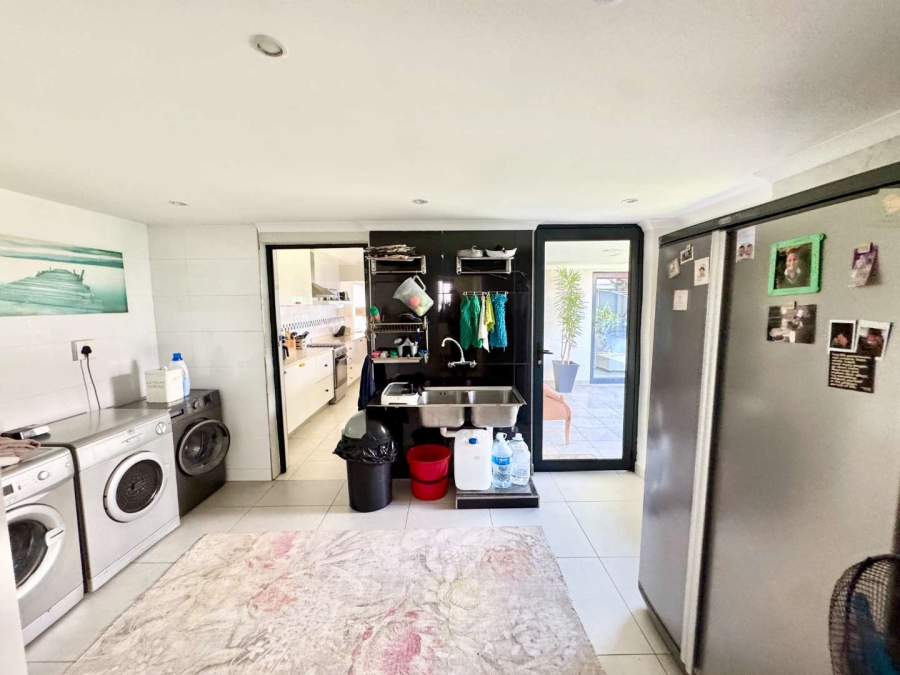 To Let 4 Bedroom Property for Rent in Umhlanga KwaZulu-Natal