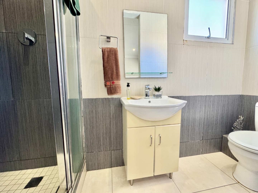 To Let 4 Bedroom Property for Rent in Umhlanga KwaZulu-Natal