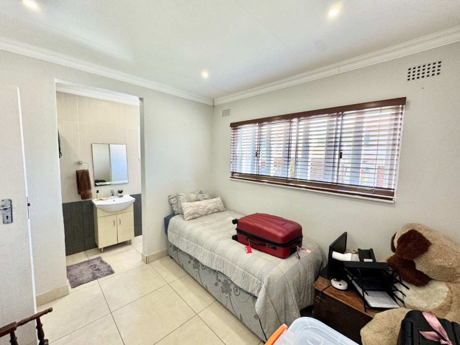 To Let 4 Bedroom Property for Rent in Umhlanga KwaZulu-Natal