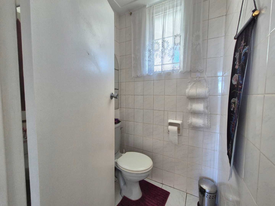 2 Bedroom Property for Sale in Amanzimtoti KwaZulu-Natal