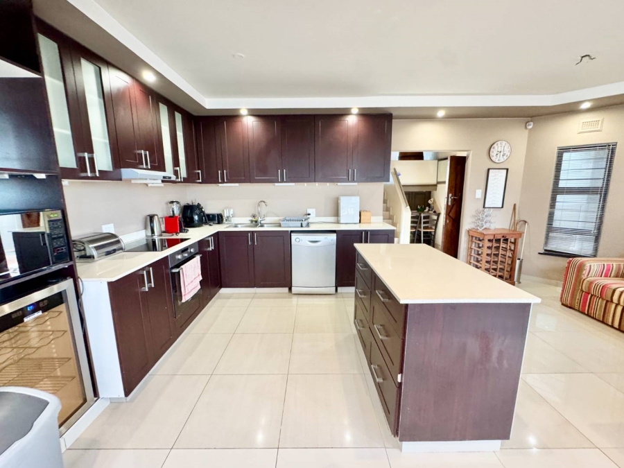 To Let 3 Bedroom Property for Rent in Umhlanga KwaZulu-Natal