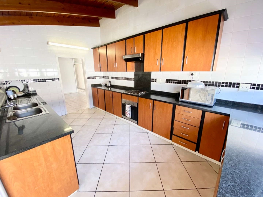 To Let 4 Bedroom Property for Rent in Umhlanga KwaZulu-Natal