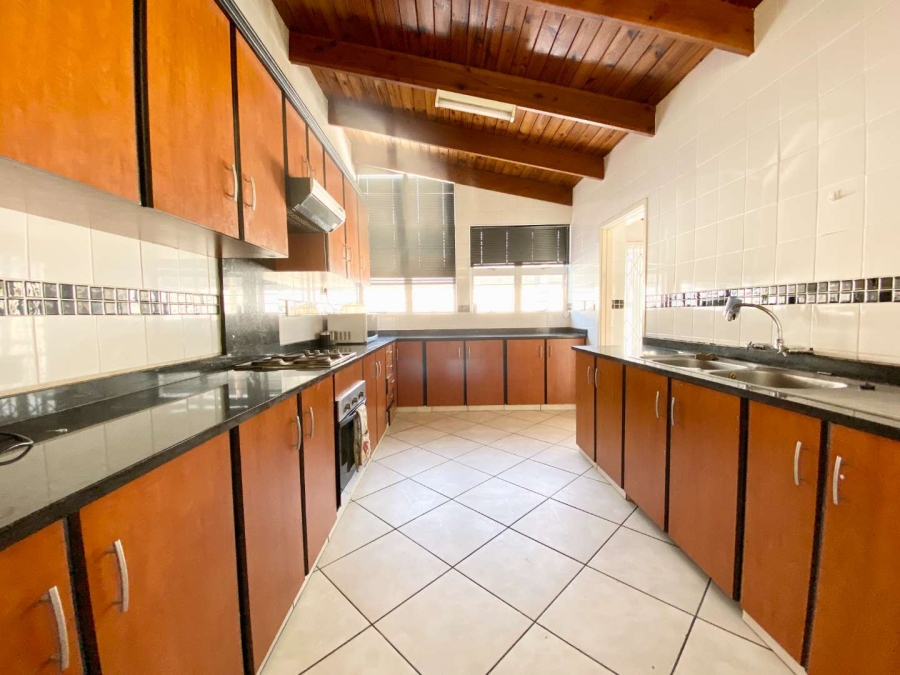 To Let 4 Bedroom Property for Rent in Umhlanga KwaZulu-Natal